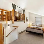 Experience Luxury At Alpenglow At Holiday home