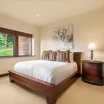 Luxe Mountain Village Retreat Hot Tub With Views Holiday home