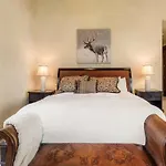 Holiday home Luxe Mountain Village Retreat Hot Tub With Views