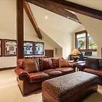 Luxe Mountain Village Retreat Hot Tub With Views Holiday home