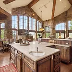Luxe Mountain Village Retreat Hot Tub With Views Holiday home *