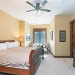 Holiday home Ski-in Ski-out 4br W- Deck, Hot Tub, & Crib