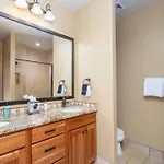 Ski-in Ski-out 4br W- Deck, Hot Tub, & Crib