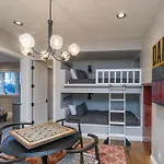 Luxury At Miles High, With 2 Free Passes Holiday home *
