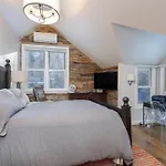 Luxury At Miles High, With 2 Free Passes Holiday home *