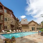 Luxury Lorian Lookout With Plenty Of Amenities