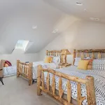 Fabulous Close To Chair Lifts 1 And 10 In Meadows Area Holiday home