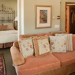 Inn At Lost Creek