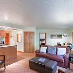 Ice House Lodge And Condominiums
