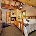 Mountain View 2 Ski-in Private Hot Tub 4br 4.5ba Sleeps 8 Holiday home *
