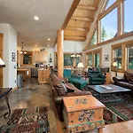 Holiday home Mountain View 2 Ski-in Private Hot Tub 4br 4.5ba Sleeps 8 *