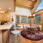 Mountain View 2 Ski-in Private Hot Tub 4br 4.5ba Sleeps 8 Holiday home