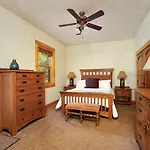 Mountain View 2 Ski-in Private Hot Tub 4br 4.5ba Sleeps 8