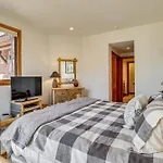 Luxurious Ski-in/ski-out Mountain Escape