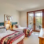 Luxurious Ski-in/ski-out Mountain Escape *