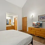 Ski In Out Lift 7! Deck, Hot Tub, Garage Parking Condo