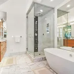 Depot Luxury Townhome: Rooftop Hot Tub & Gondola Access