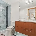 Depot Luxury Townhome: Rooftop Hot Tub & Gondola Access *
