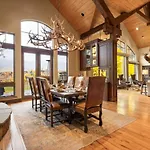 Luxury Retreat Hot Tub And Mountain View Holiday home *