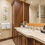 Luxury Retreat Hot Tub And Mountain View Holiday home