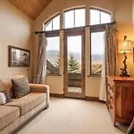 Holiday home Luxury Retreat Hot Tub And Mountain View
