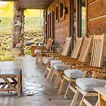 Luxury Retreat Hot Tub And Mountain View Holiday home