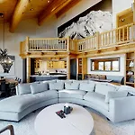 Sundance Lodge - 108 Lodges Lane