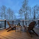 Luxury Mountain Retreat With Hot Tub And Views