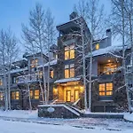 Ski In Ski Out Condo With Hot Tub And Mountain View