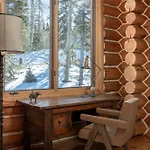 Bear - Modern Log At Easy Ski-in-out Location