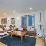 South Pacific Townhouse By Exceptional Stays