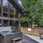 West End Winner - Hot Tub, Parking, Open Kitchen & Living Space Condo