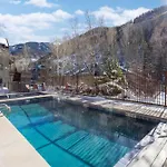 River Trail Patio, Walk To Gondola, Viking Lodge 116 Condo