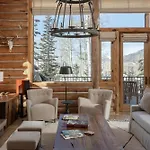 Bear - Modern Log At Easy Ski-in-out Location *