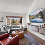 Mountain Village Escape - Walk To Slopes & Views
