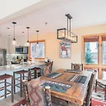 Le Chamonix D Condo