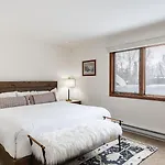 Riverside Condos C202 By Avantstay