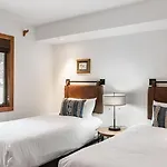 Riverside Condos C202 By Avantstay