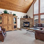 Russell Home By Avantstay Expansive Deck Stunning Views Hot Tub