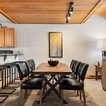 Riverside Condos A102 By Avantstay