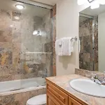 Bear Creek Lodge 109B Hotel Room