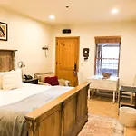 Bear Creek Lodge 111B Hotel Room
