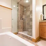 Bear Creek Lodge 312C Hotel Room