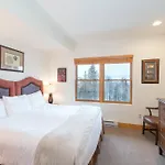 Bear Creek Lodge 312C Hotel Room