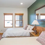 Bear Creek Lodge 203C Hotel Room