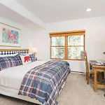 Bear Creek Lodge 205B Hotel Room