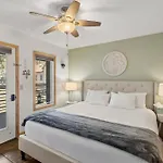 Modern Comfort On River Trail - Mountain Views, Hot Tub Condo