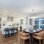 425 Depot Ave Holiday home
