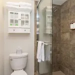 Manitou 11 By Alpine Hotel 2*