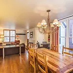 558 West Pacific Ave